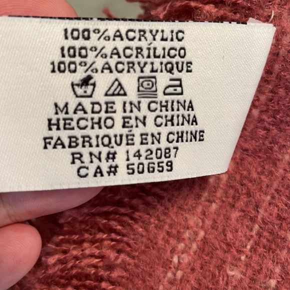 NWOT scarf/shawl extra large and super soft - Picture 8 of 8